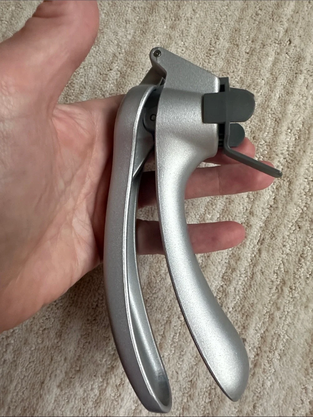 The Pampered Chef Metal Garlic Press #2575 with Cleaning Tool